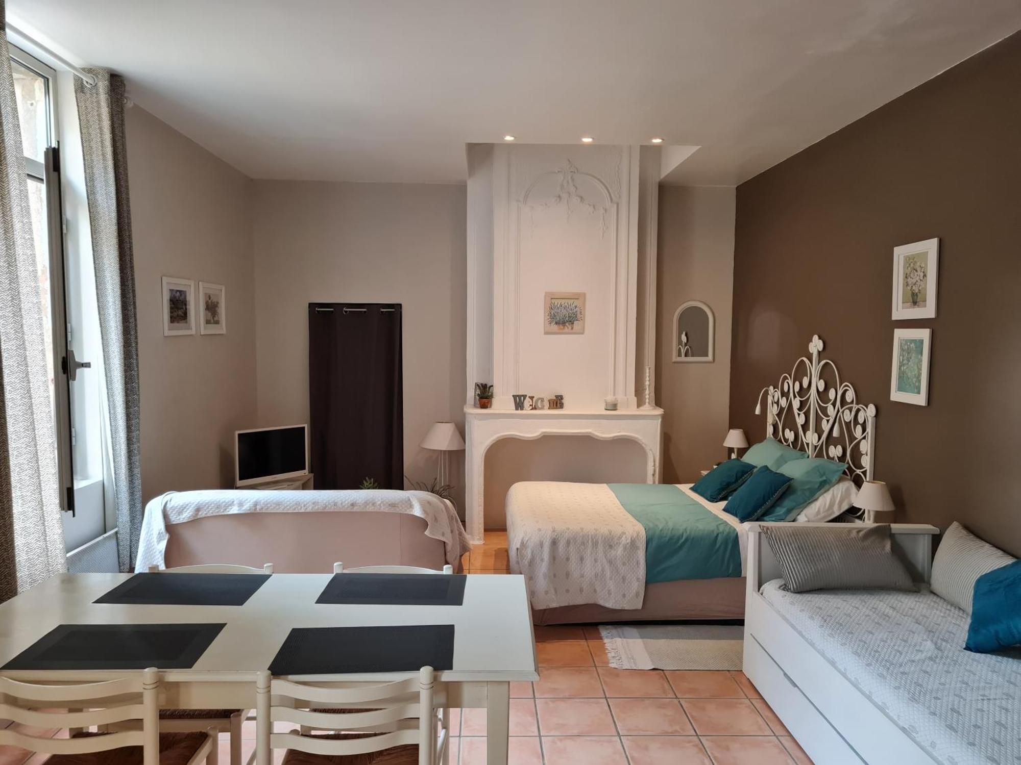 LE PRIEURE - STUDIOS jusqu'à 4 personnes Villeneuve-les-Beziers Exterior foto