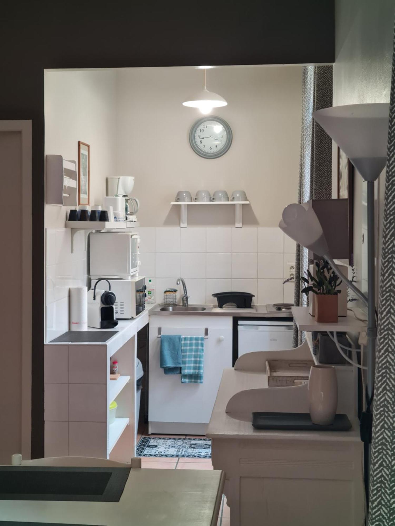 LE PRIEURE - STUDIOS jusqu'à 4 personnes Villeneuve-les-Beziers Exterior foto