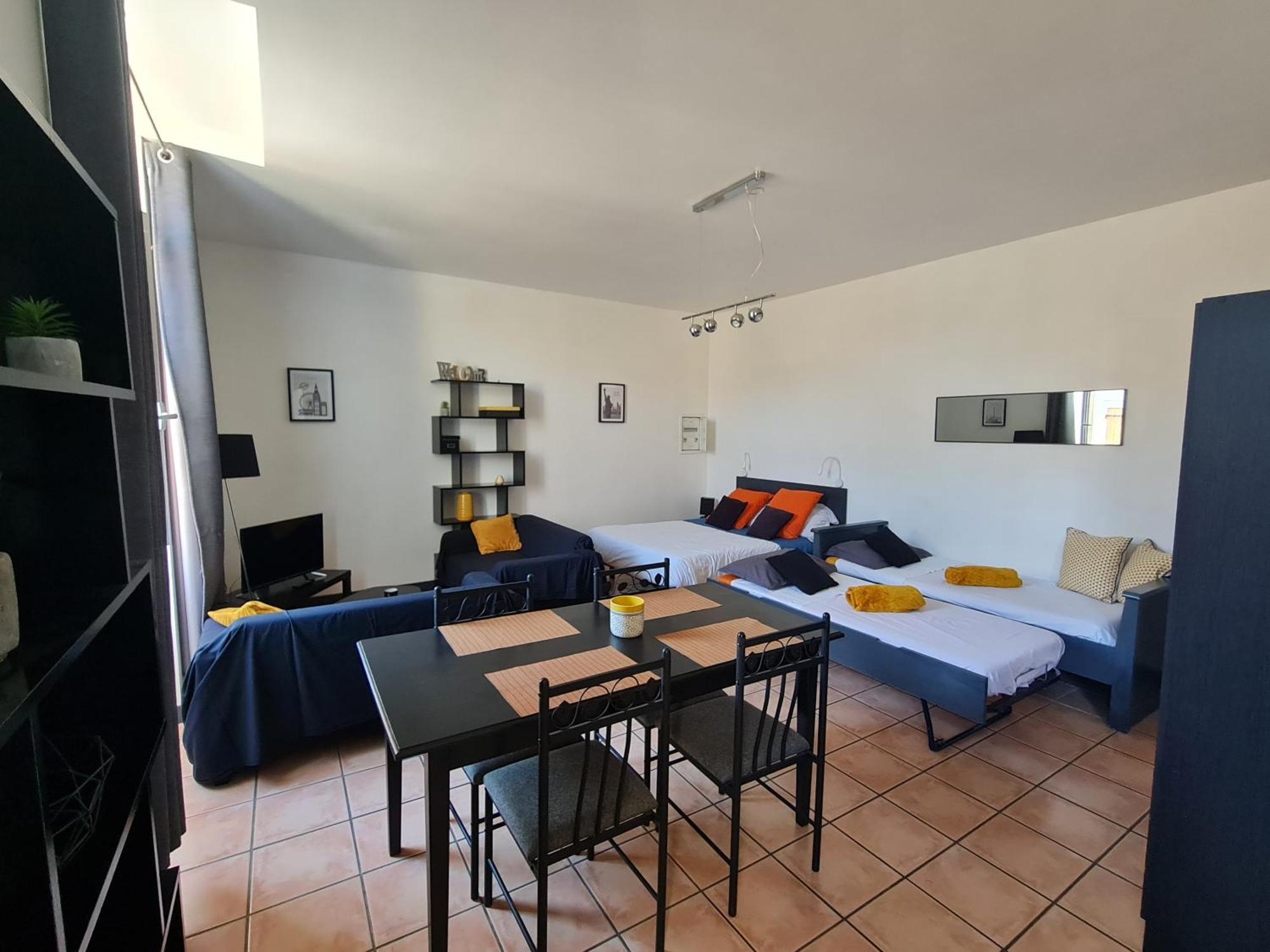 LE PRIEURE - STUDIOS jusqu'à 4 personnes Villeneuve-les-Beziers Exterior foto