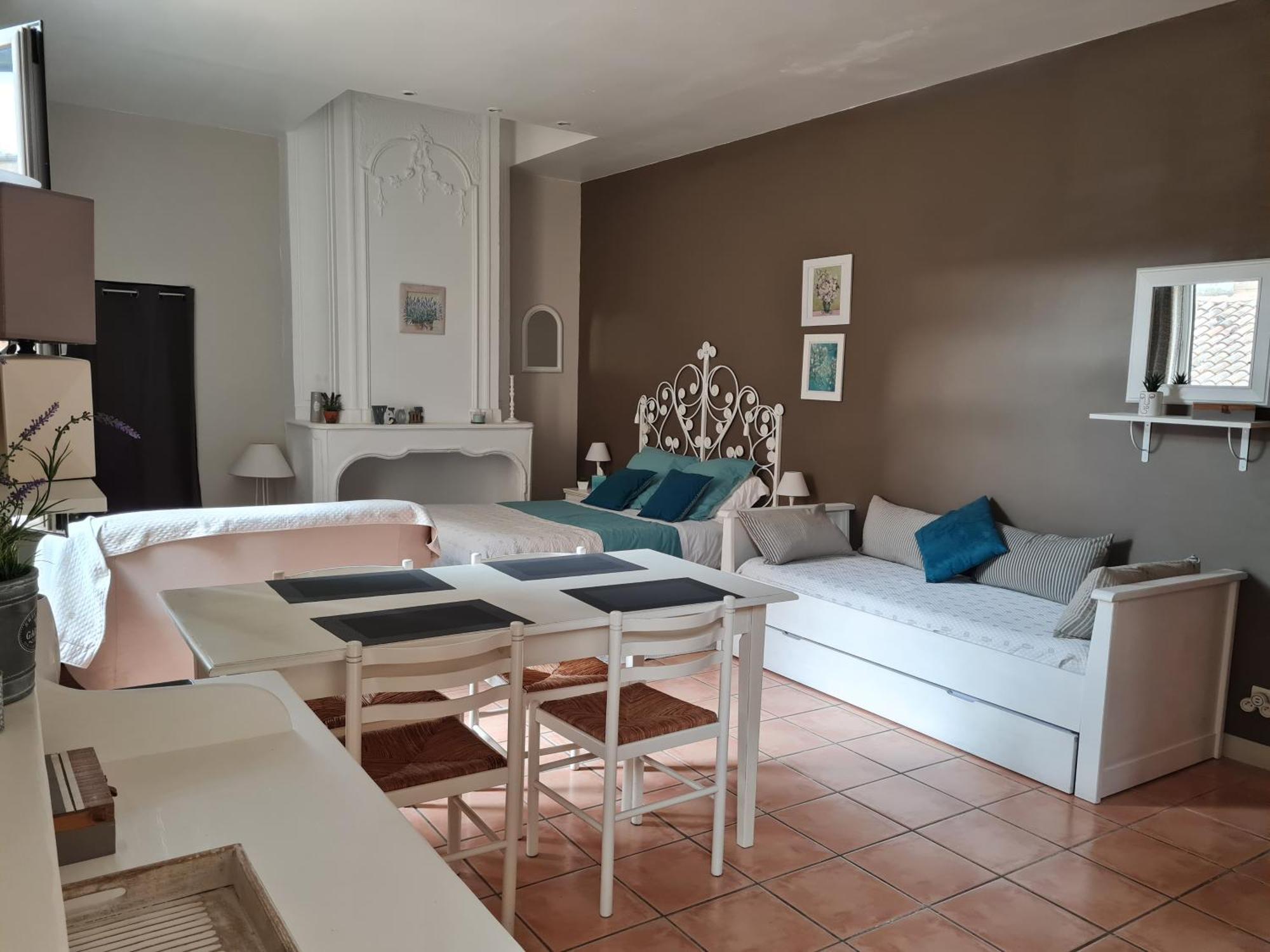 LE PRIEURE - STUDIOS jusqu'à 4 personnes Villeneuve-les-Beziers Exterior foto